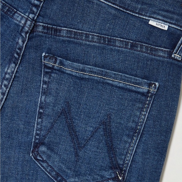 MOTHER the mid rise dazzler crop fray jeans rinse- squeeze it inseam 26” - Picture 4 of 15